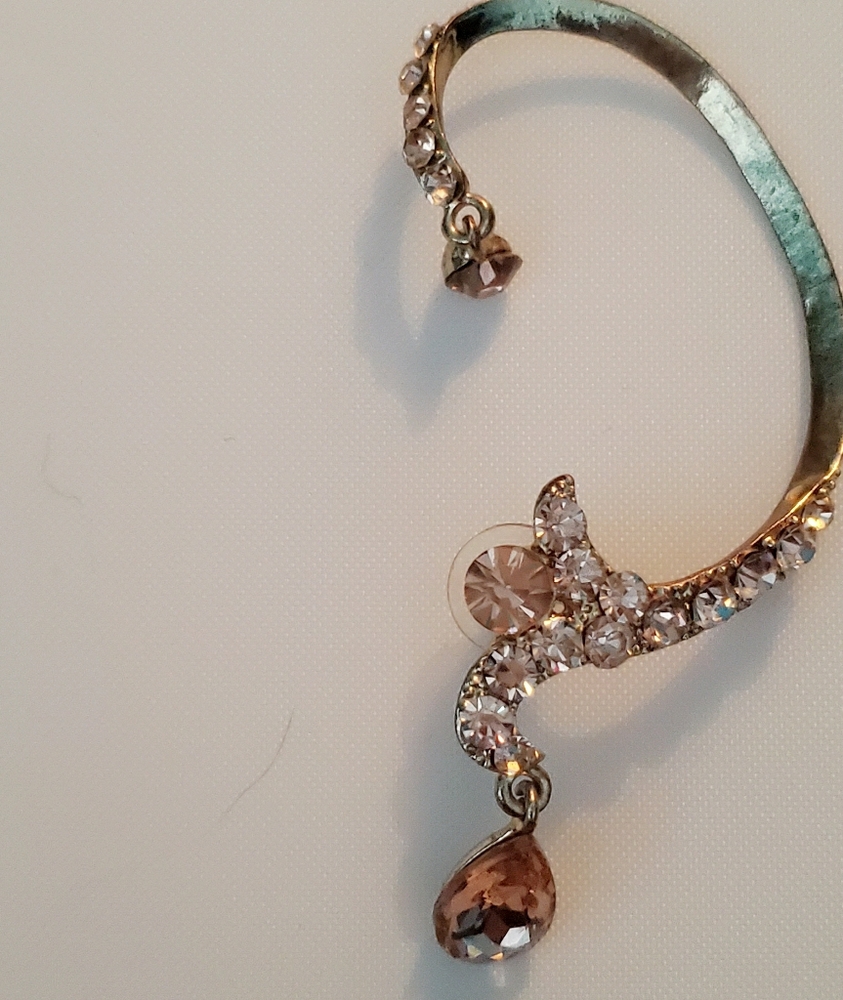 Gold earcuff